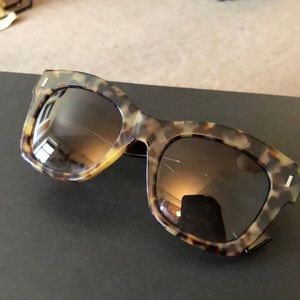 FENDI SUNGLASSES 😎